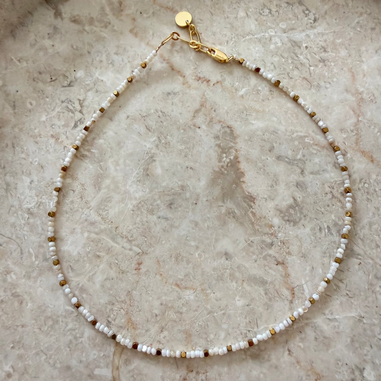 Collier mini perles blanc et doré