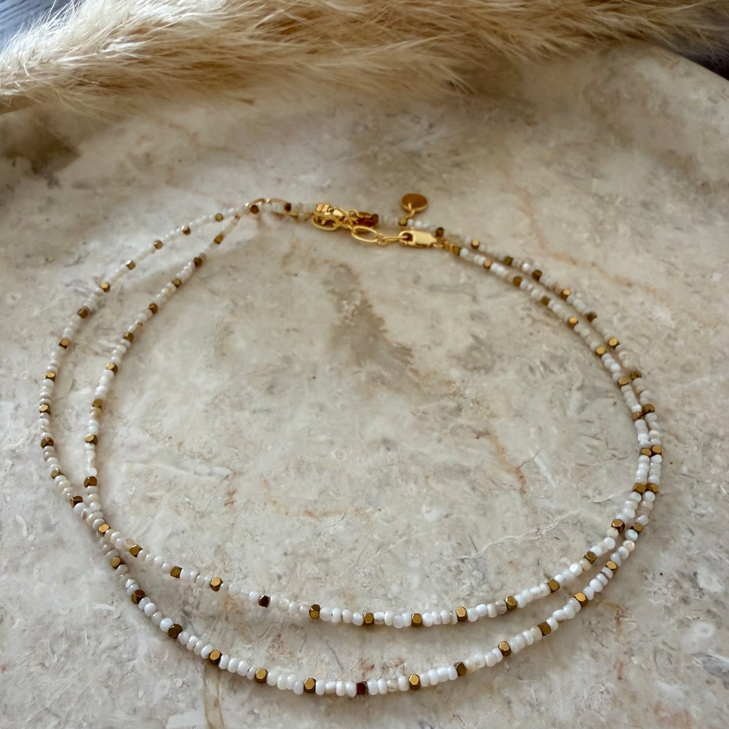 Collier mini perles blanc et doré