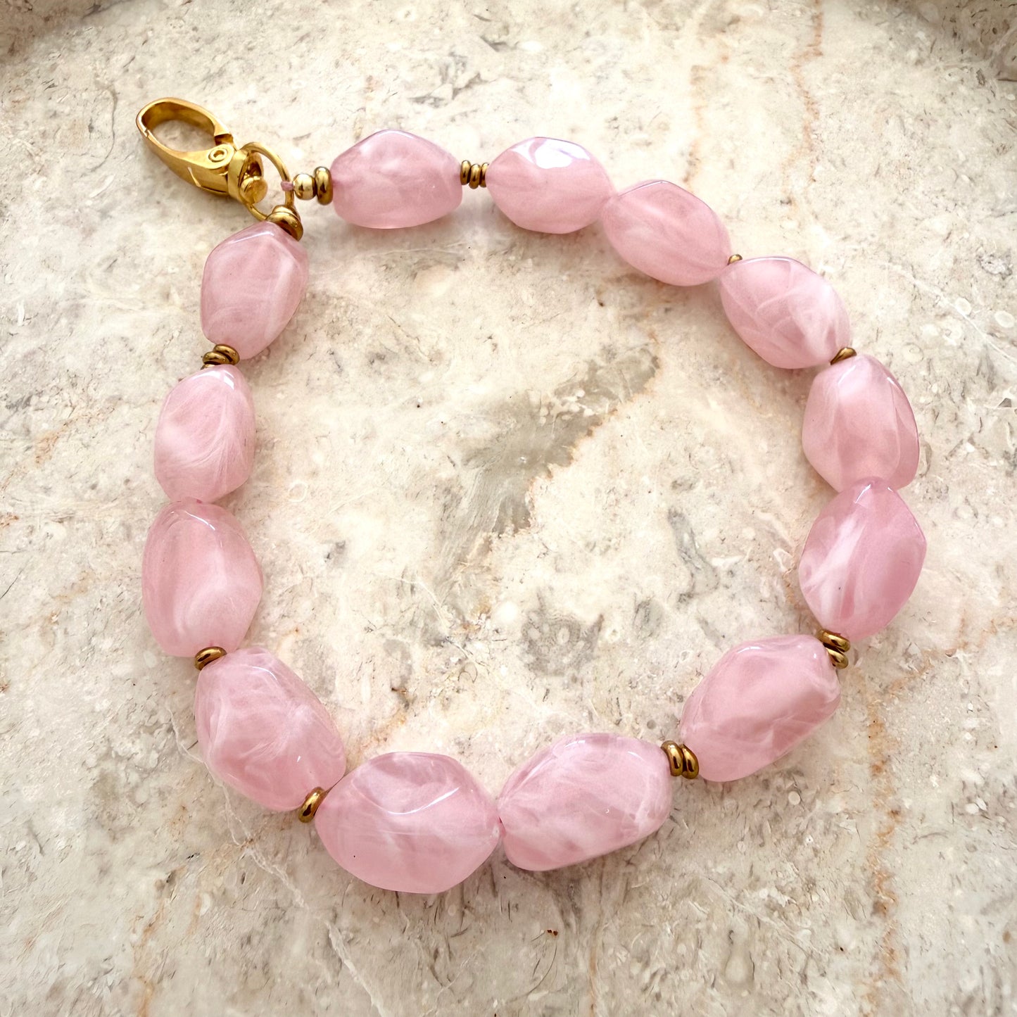 Bracelet de téléphone rose pâle